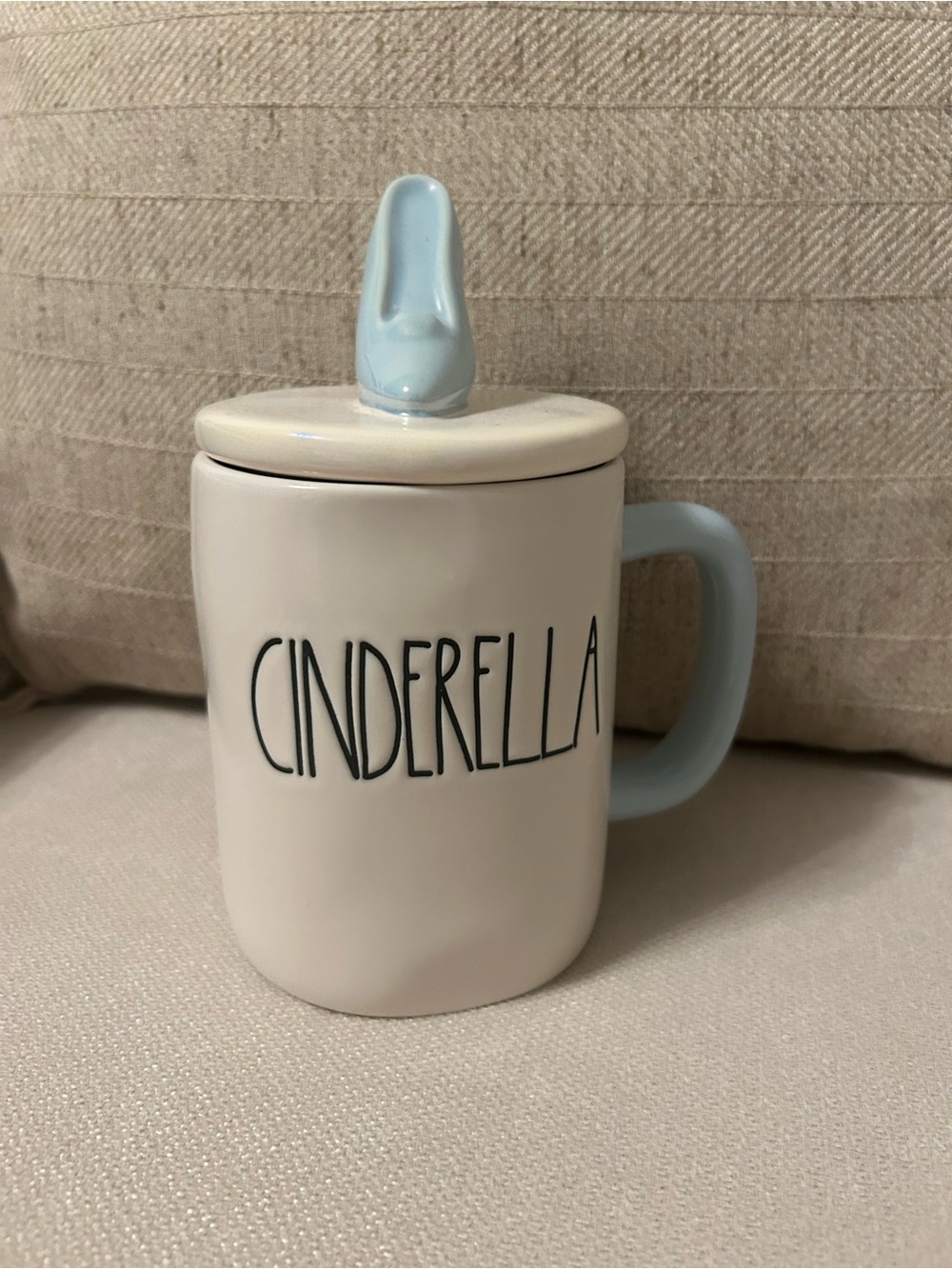 Cute Cinderella mug with lid set